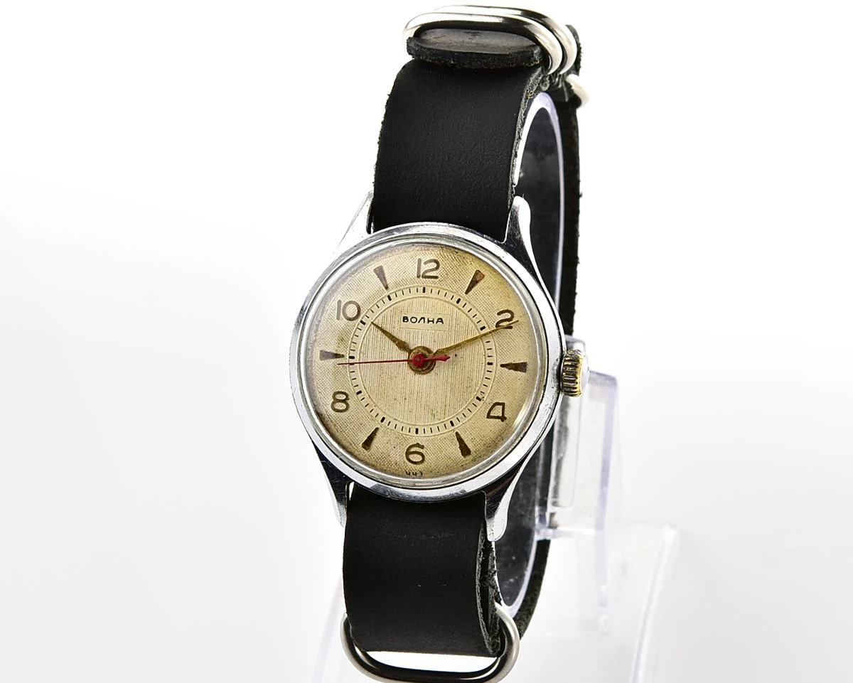 Soviet Volna vintage precision class mechanical wristwatch, the 4th quarter of 1959