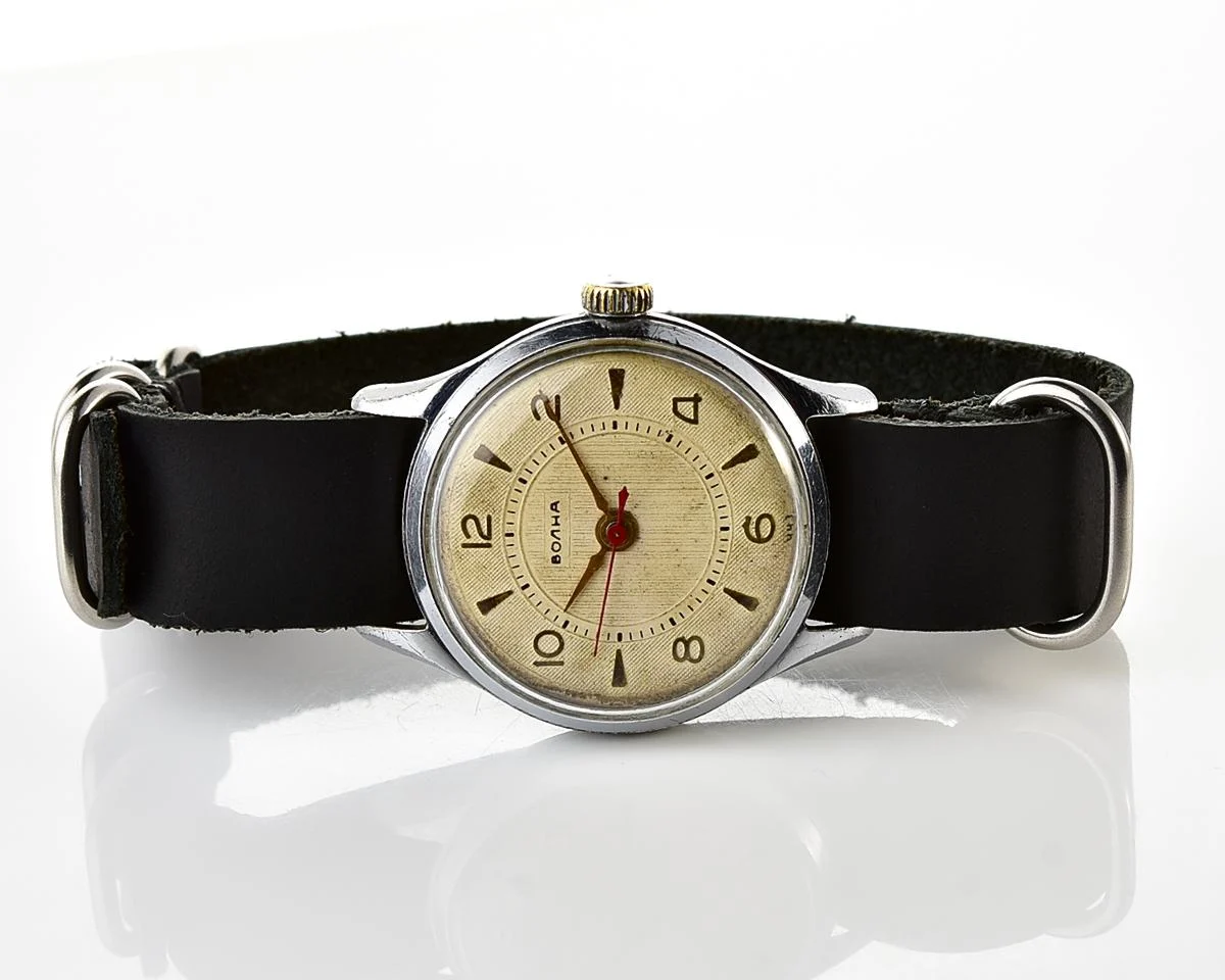 Soviet Volna vintage precision class mechanical wristwatch, the 4th quarter of 1959