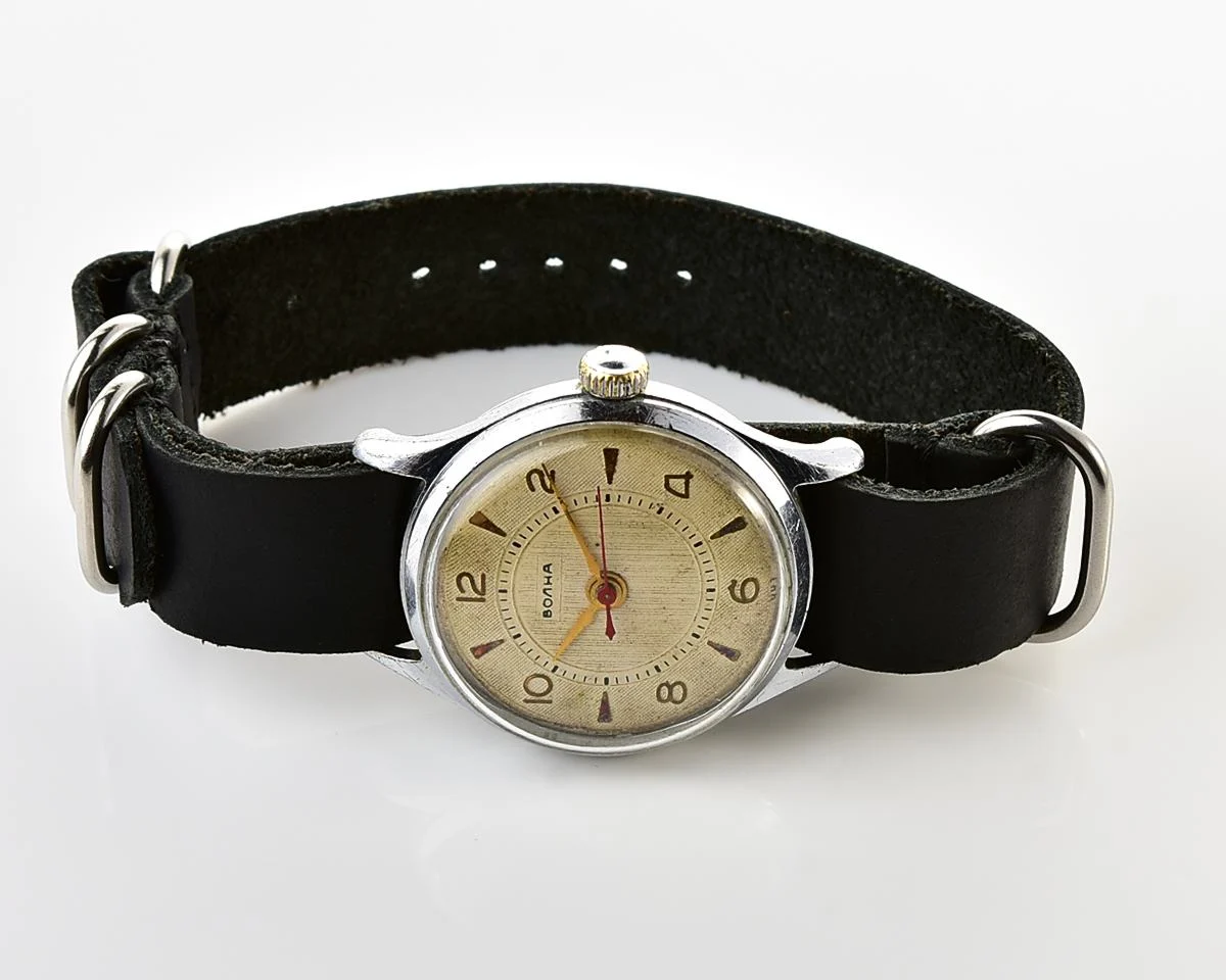 Soviet Volna vintage precision class mechanical wristwatch, the 4th quarter of 1959