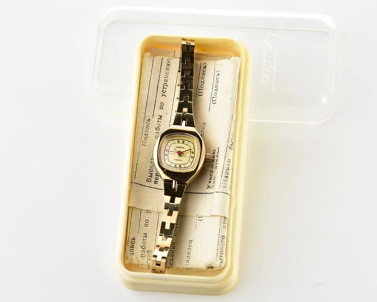 TIME CAPSULE: Chaika quartz wrist watch for ladies - New Old Stock (NOS)!