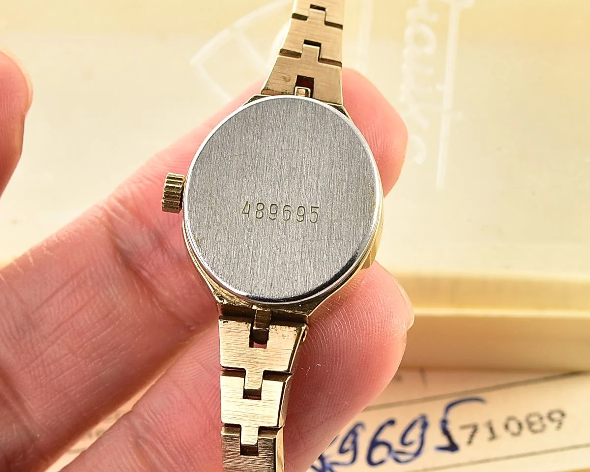 TIME CAPSULE: Chaika quartz wrist watch for ladies - New Old Stock (NOS)!