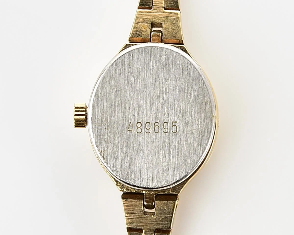 TIME CAPSULE: Chaika quartz wrist watch for ladies - New Old Stock (NOS)!