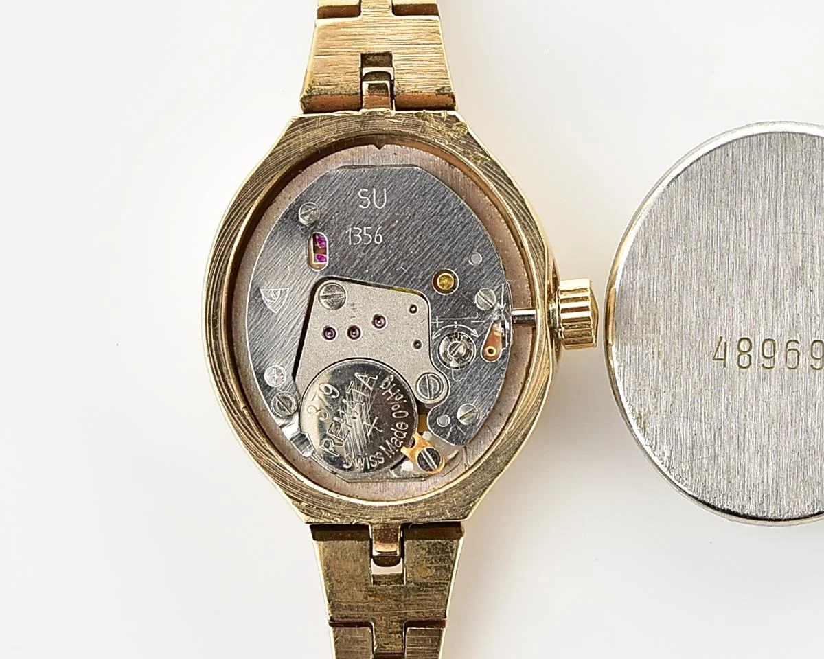 TIME CAPSULE: Chaika quartz wrist watch for ladies - New Old Stock (NOS)!
