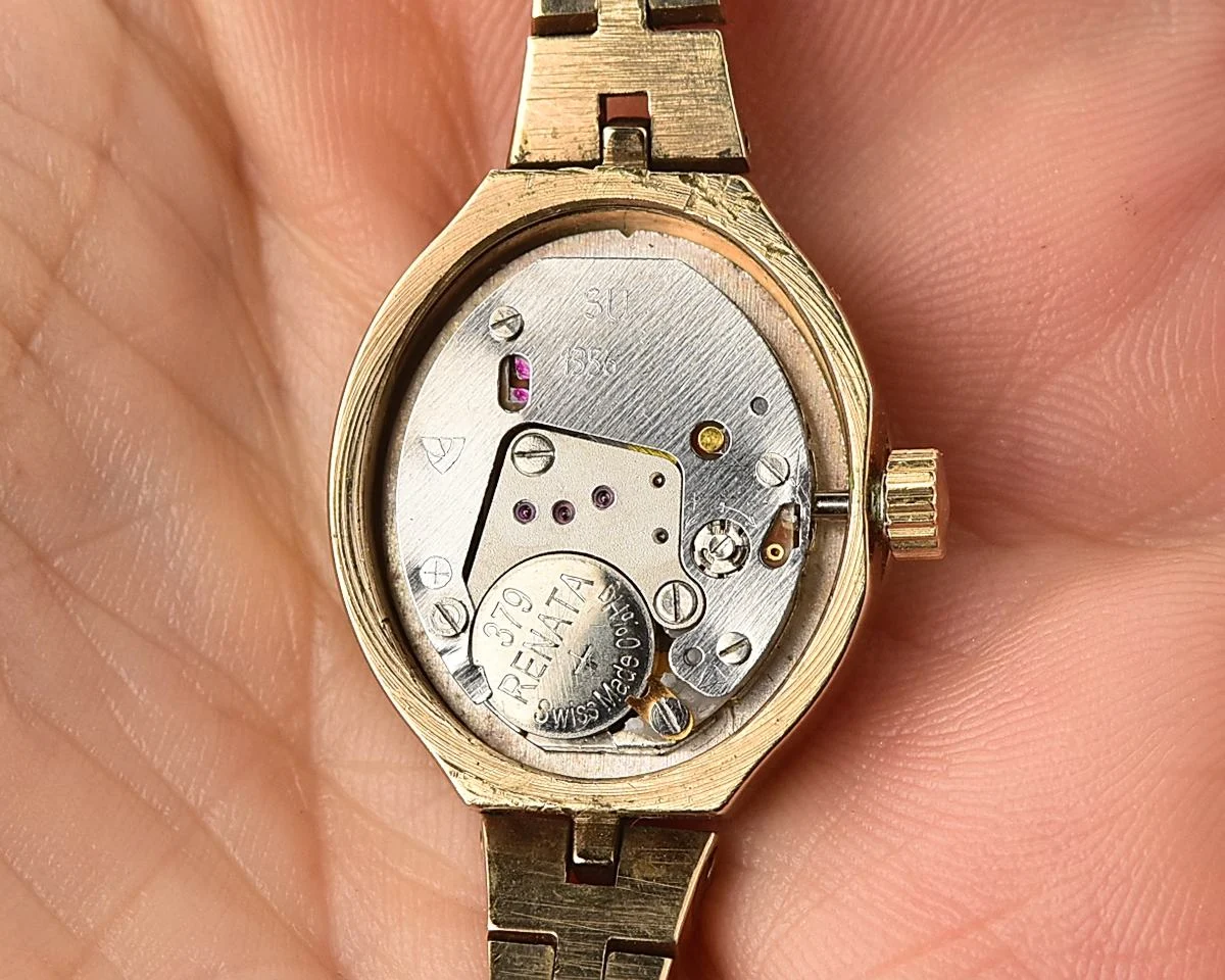 TIME CAPSULE: Chaika quartz wrist watch for ladies - New Old Stock (NOS)!