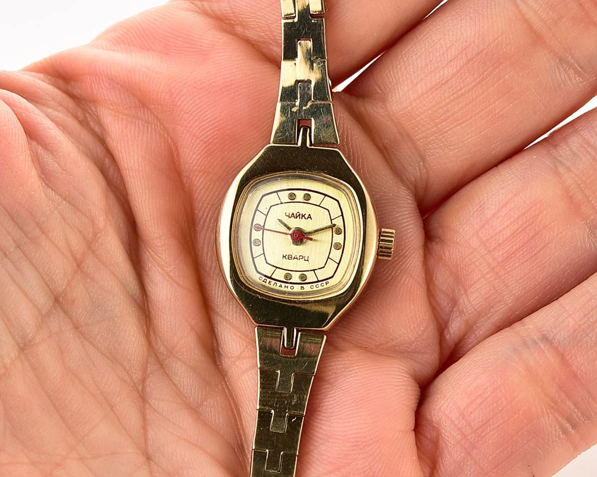 TIME CAPSULE: Chaika quartz wrist watch for ladies - New Old Stock (NOS)!
