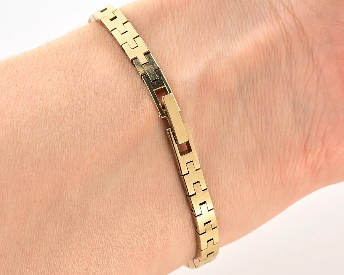 TIME CAPSULE: Chaika quartz wrist watch for ladies - New Old Stock (NOS)!