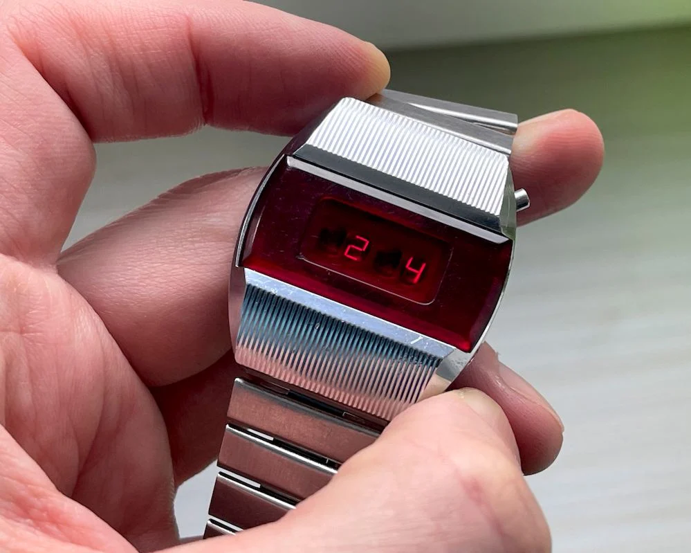 First Red LED Digital Vintage USSR Wrist Watch Electronika E-1 Pulsar!
