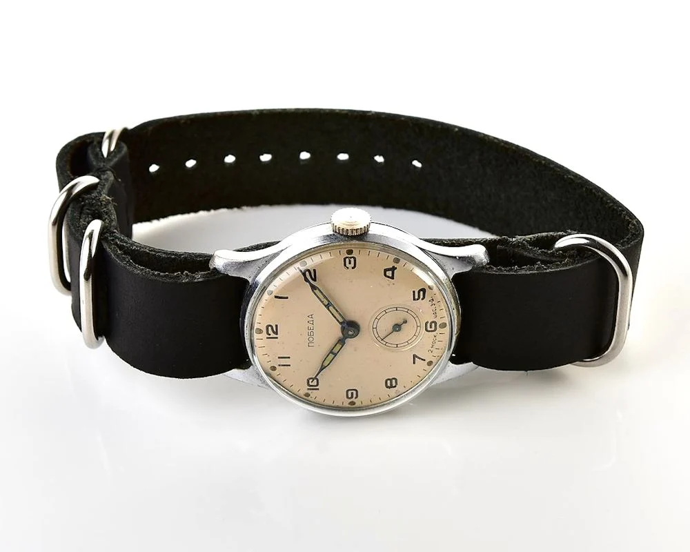 Excellent vintage Soviet mechanical Pobeda watch, 2MChZ from the 1st quarter 1956!