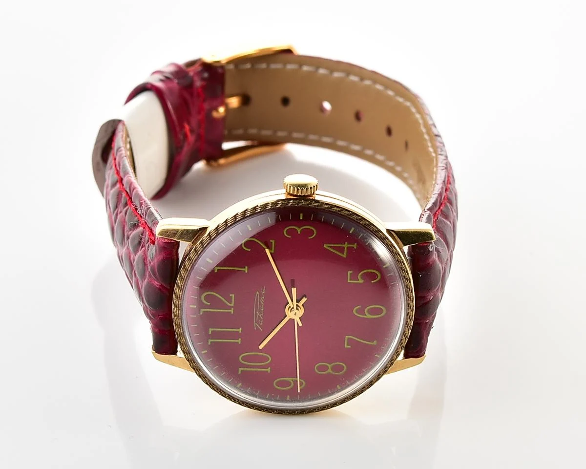 Excellent Soviet Raketa vintage mechanical gold-plated watch with beautiful crimson dial