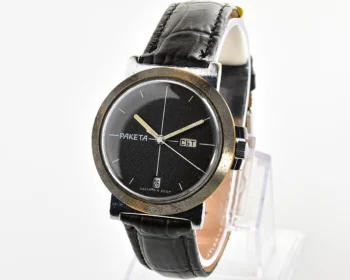 Vintage Soviet Raketa mechanical watch with day / date calendar