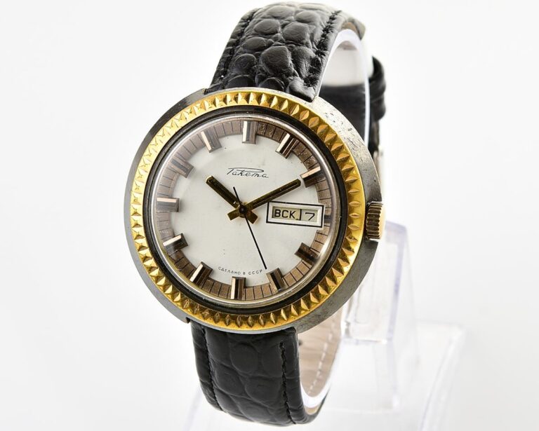 Vintage soviet RAKETA mechanical watch with day / date calendar