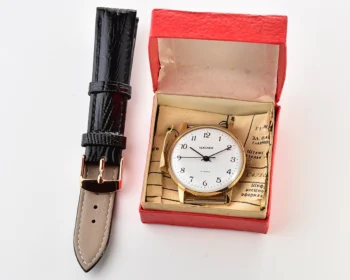 TIME CAPSULE: Vintage gold-plated Soviet Sekonda (Raketa) watch, New Old Stock (NOS)!