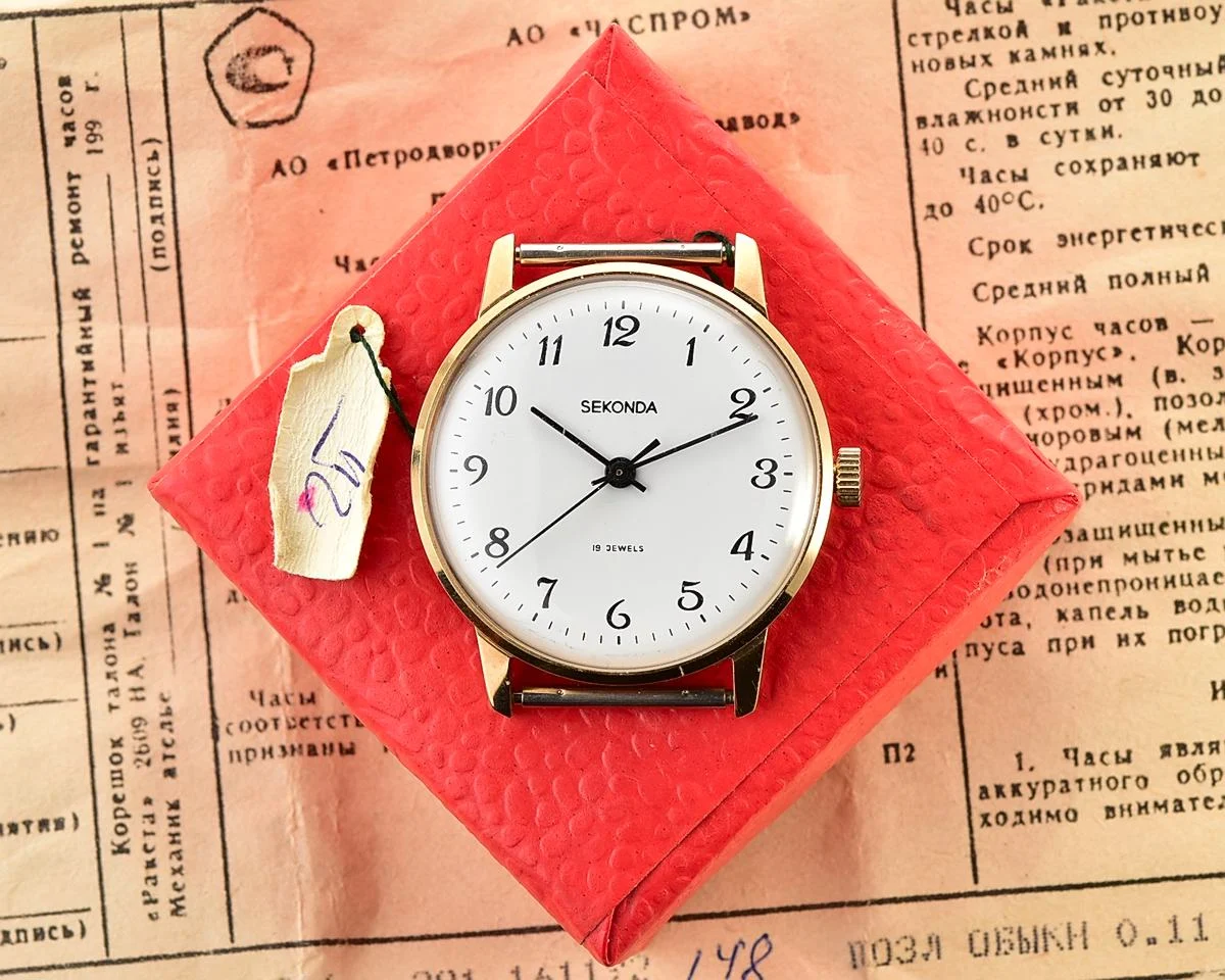 TIME CAPSULE: Vintage gold-plated Soviet Sekonda (Raketa) watch, New Old Stock (NOS)!
