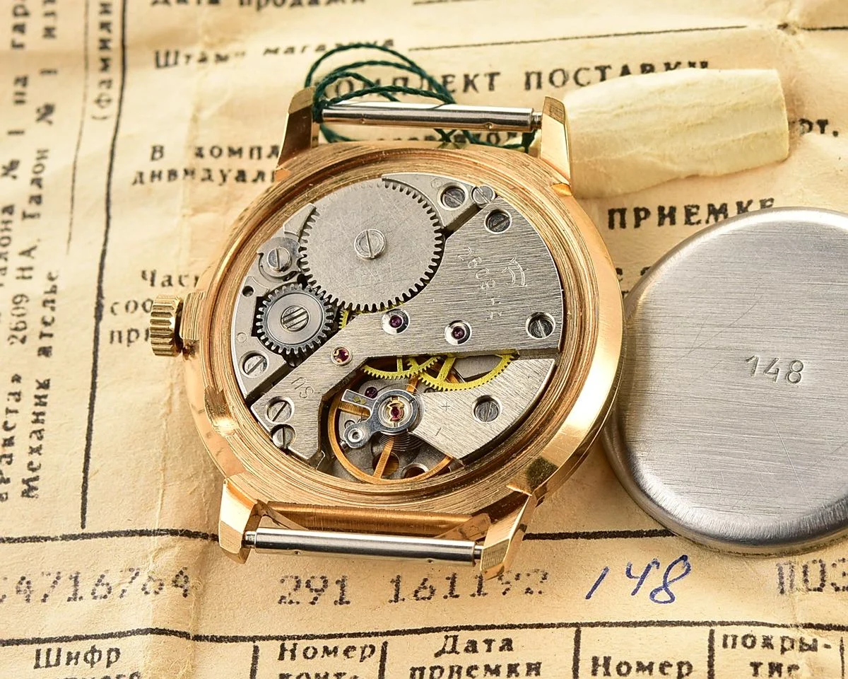 TIME CAPSULE: Vintage gold-plated Soviet Sekonda (Raketa) watch, New Old Stock (NOS)!