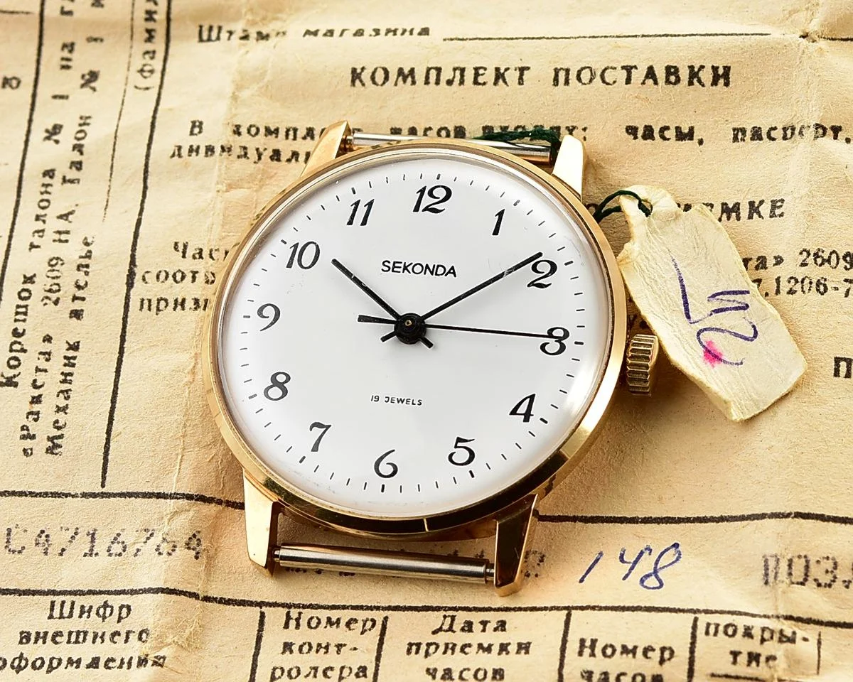 TIME CAPSULE: Vintage gold-plated Soviet Sekonda (Raketa) watch, New Old Stock (NOS)!