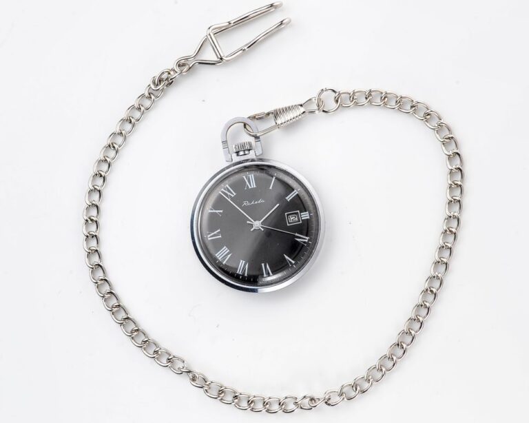 Soviet Raketa mechanical pocket watch with calendar