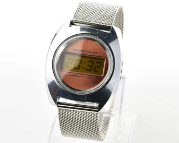 Early Soviet USSR digital watch Electronika 3049 (B6-02)