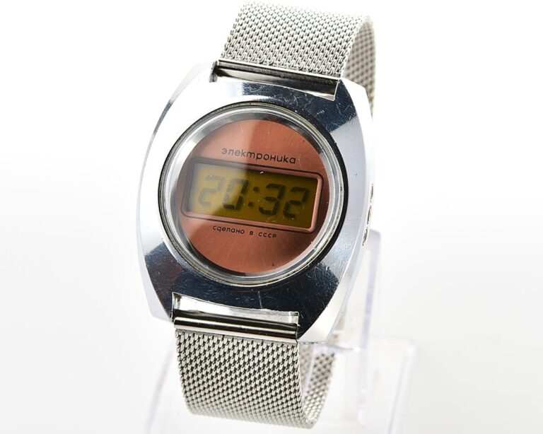 Early soviet USSR digital watch Electronika 3049 (B6-02)