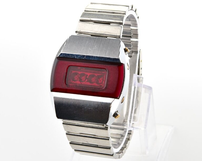 First RED LED Digital Vintage USSR Wrist Watch Electronika E-1 Pulsar!