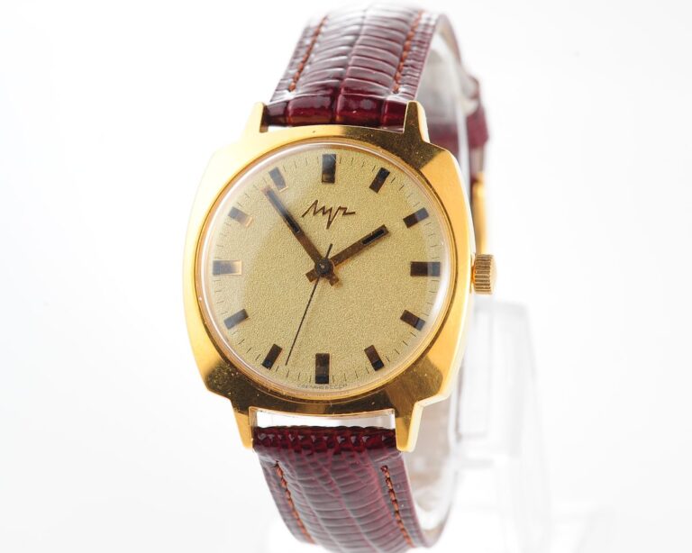 Rare soviet vintage watch LUCH with electro-mechanical hybrid 3045 movement!