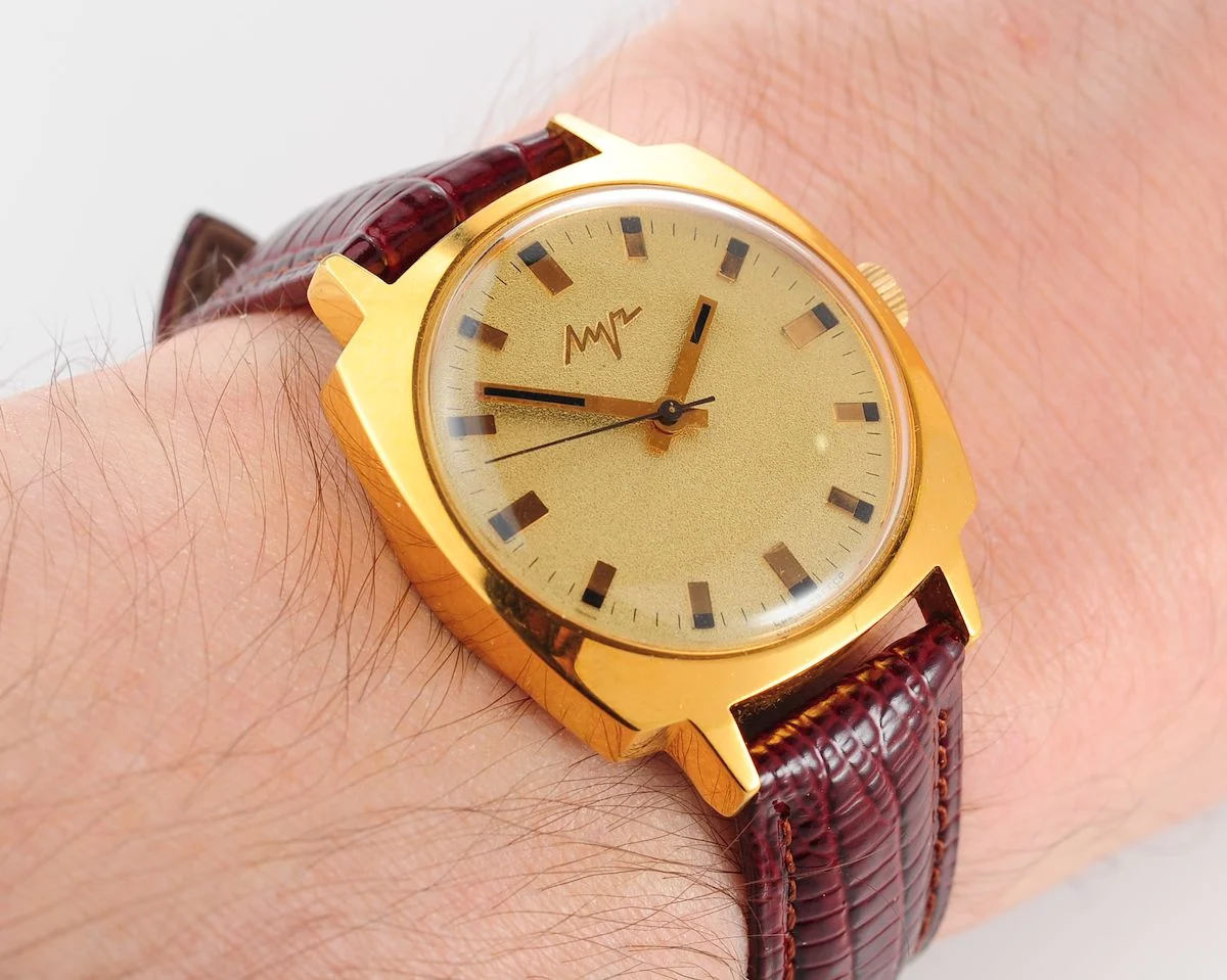 Rare Soviet vintage watch Luch with electro-mechanical hybrid 3045 movement!