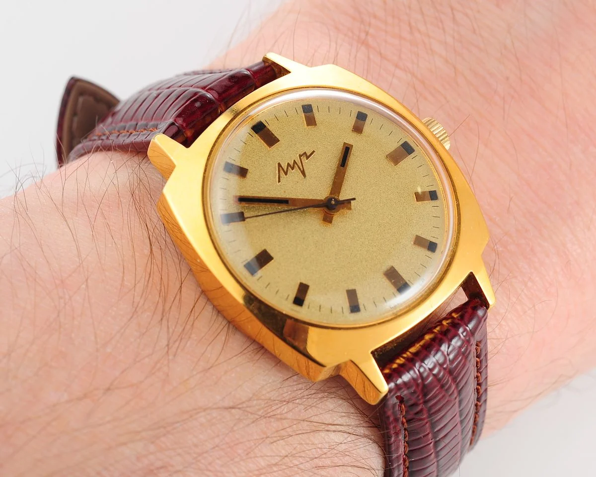 Rare Soviet vintage watch Luch with electro-mechanical hybrid 3045 movement!