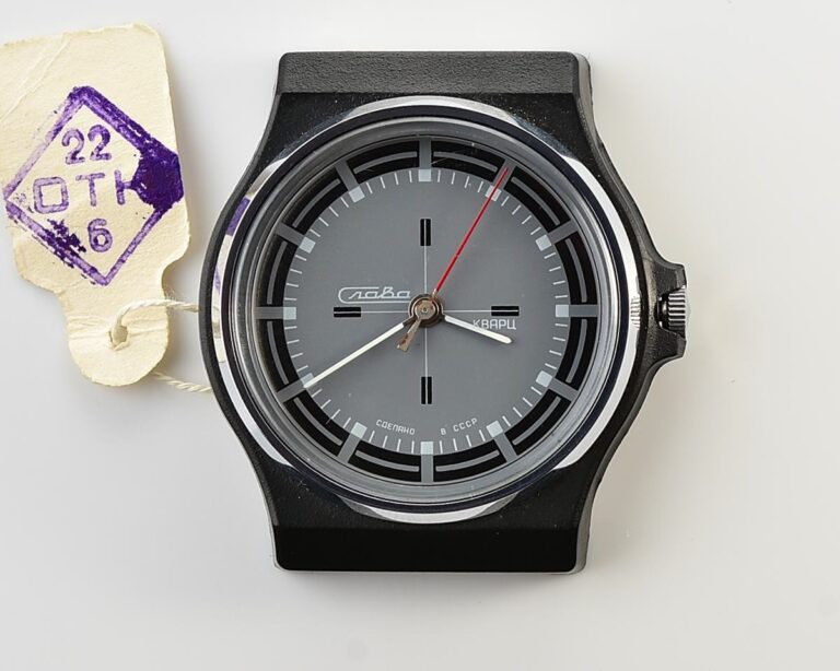 TIME CAPSULE: Automatic soviet SLAVA with quartz movement – NEW old stock(NOS)!
