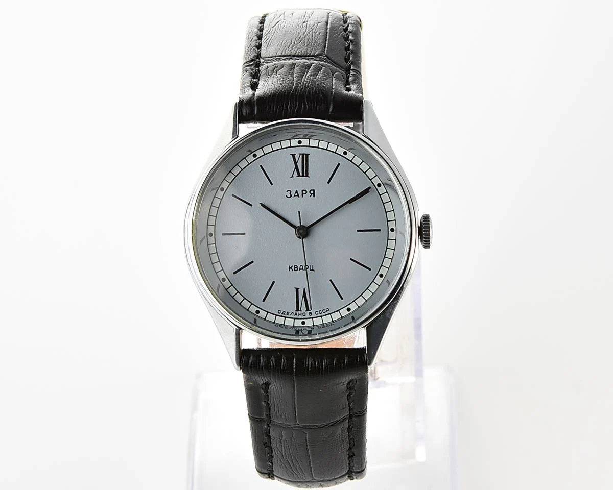 Vintage Soviet Zaria quartz watch with box
