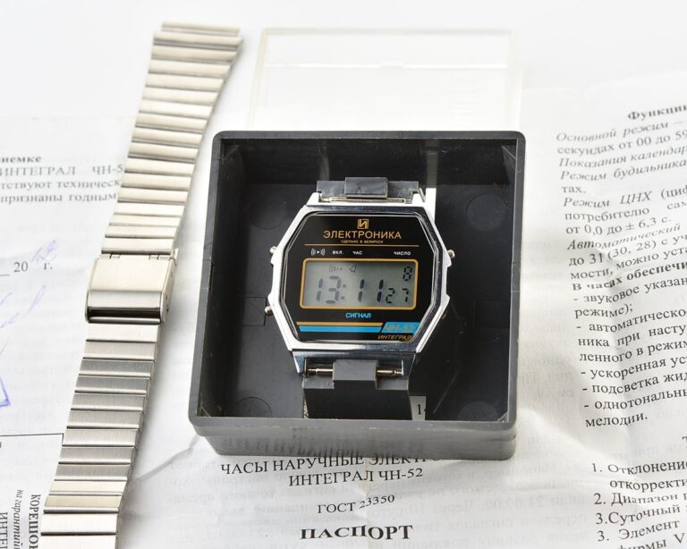 TIME CAPSULE: Digital wristwatch Electronika 52 - New Old Stock(NOS)!