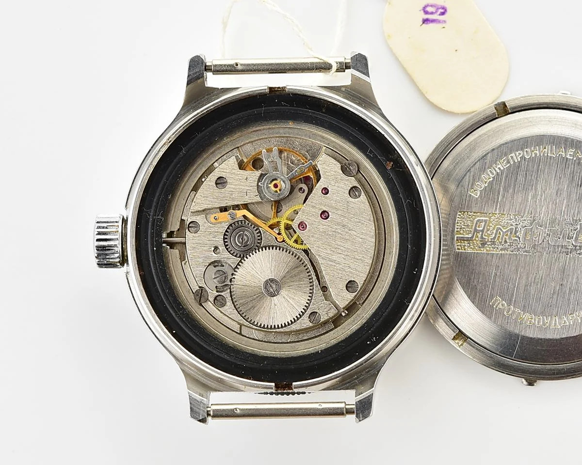 TIME CAPSULE: Mechanical Vostok Amphibia Paratroopers wristwatch for airborn troops – New Old Stock (NOS)!