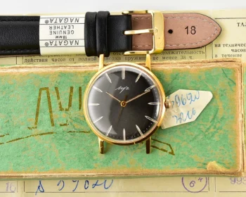 TIME CAPSULE: Luch Soviet gold-plated vintage watch - complete with box and passport!