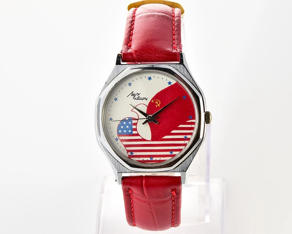 Soviet Luch wrist watch with quartz movement - USA & USSR friendship