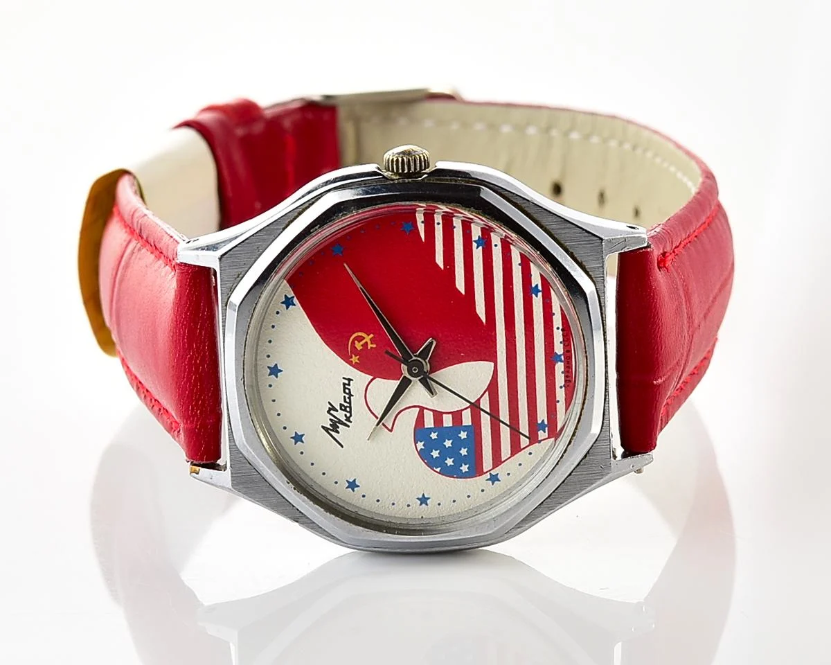 Soviet Luch wrist watch with quartz movement - USA & USSR friendship