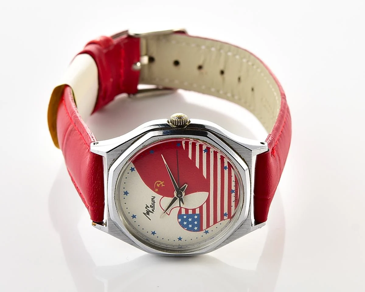 Soviet Luch wrist watch with quartz movement - USA & USSR friendship