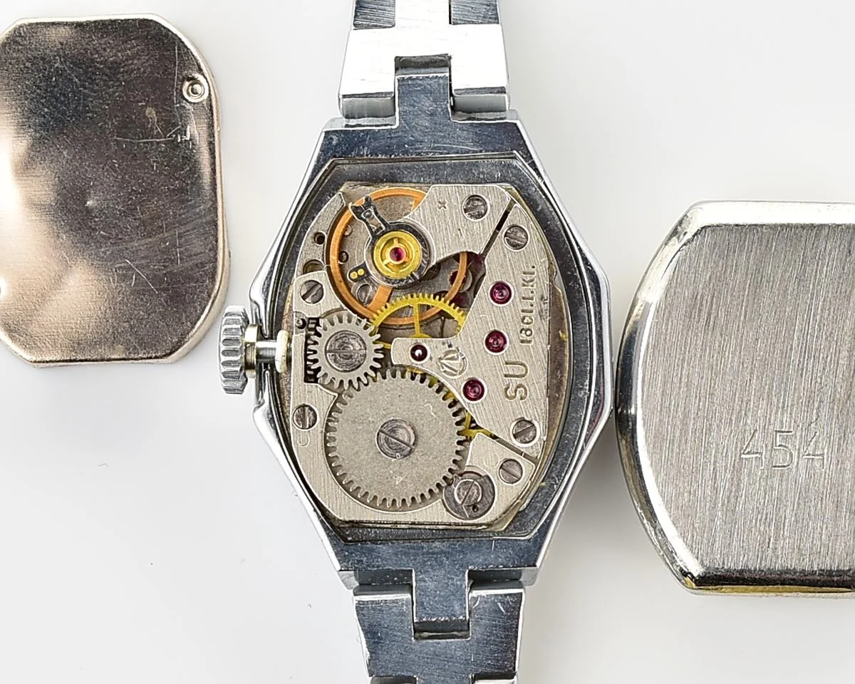 Time Capsule: Soviet vintage mechanical wristwatch Luch for ladies - New Old Stock (NOS)!