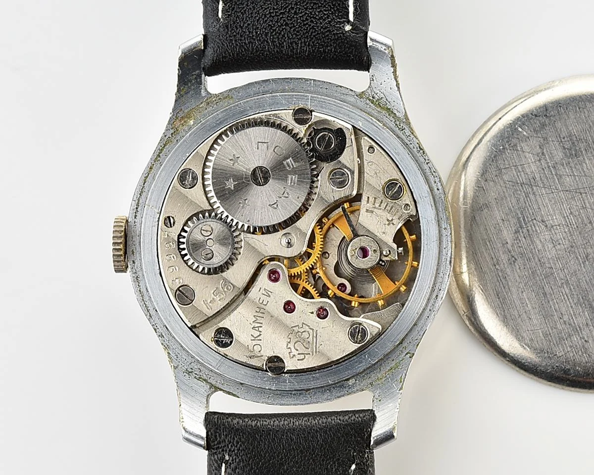Vintage Soviet mechanical Pobeda watch, 2MChZ from the 1st quarter 1956!