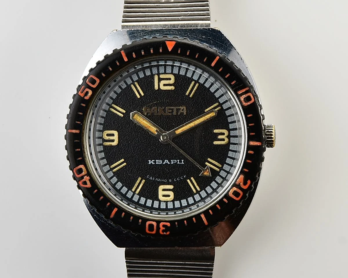 Vintage Soviet Raketa quartz watch with rotating bezel & Raketa branded steel bracelet!