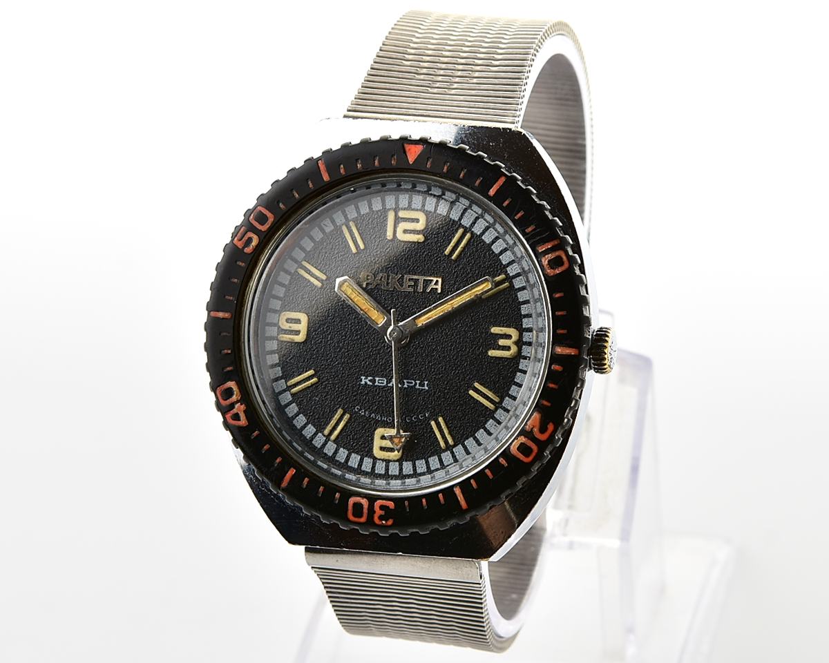 Vintage soviet RAKETA quartz watch with rotating bezel & Raketa branded steel bracelet!