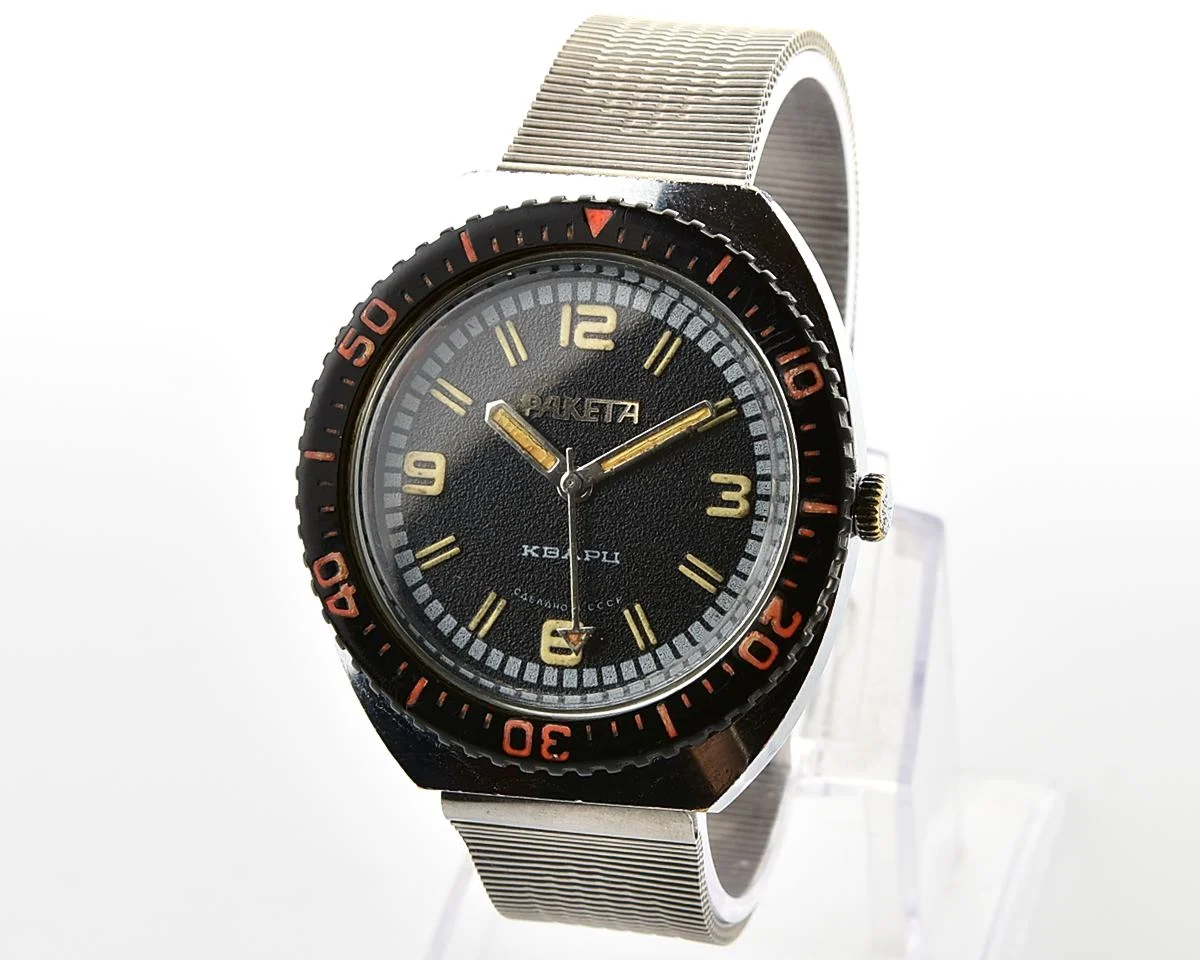 Vintage Soviet Raketa quartz watch with rotating bezel & Raketa branded steel bracelet!