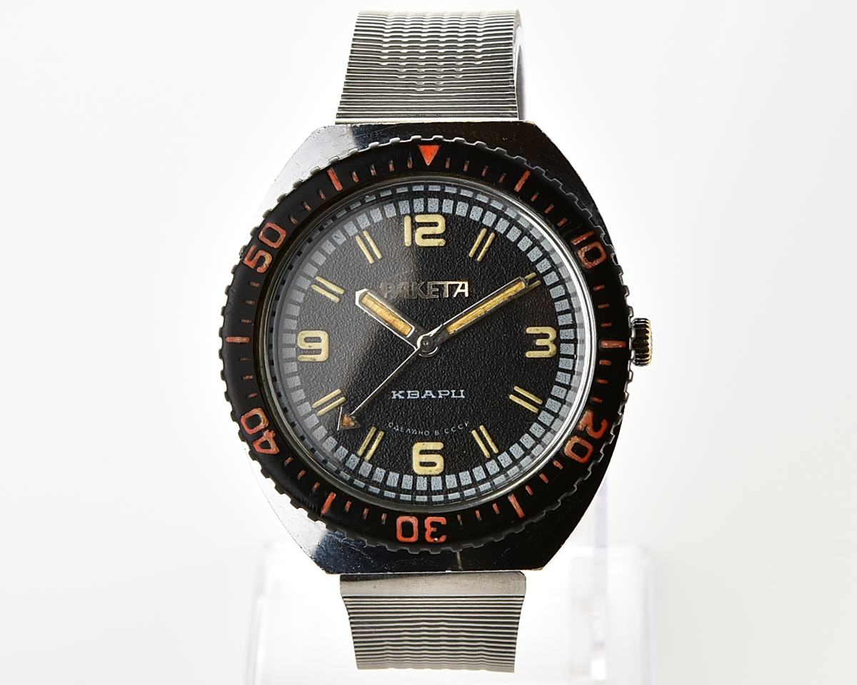 Vintage soviet RAKETA quartz watch with rotating bezel & Raketa branded steel bracelet!