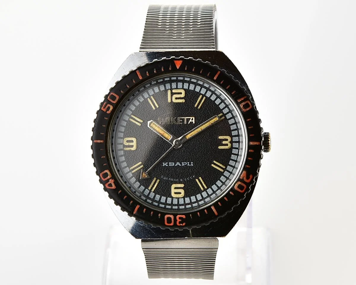Vintage Soviet Raketa quartz watch with rotating bezel & Raketa branded steel bracelet!