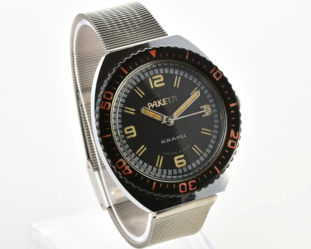 Vintage Soviet Raketa quartz watch with rotating bezel & Raketa branded steel bracelet!