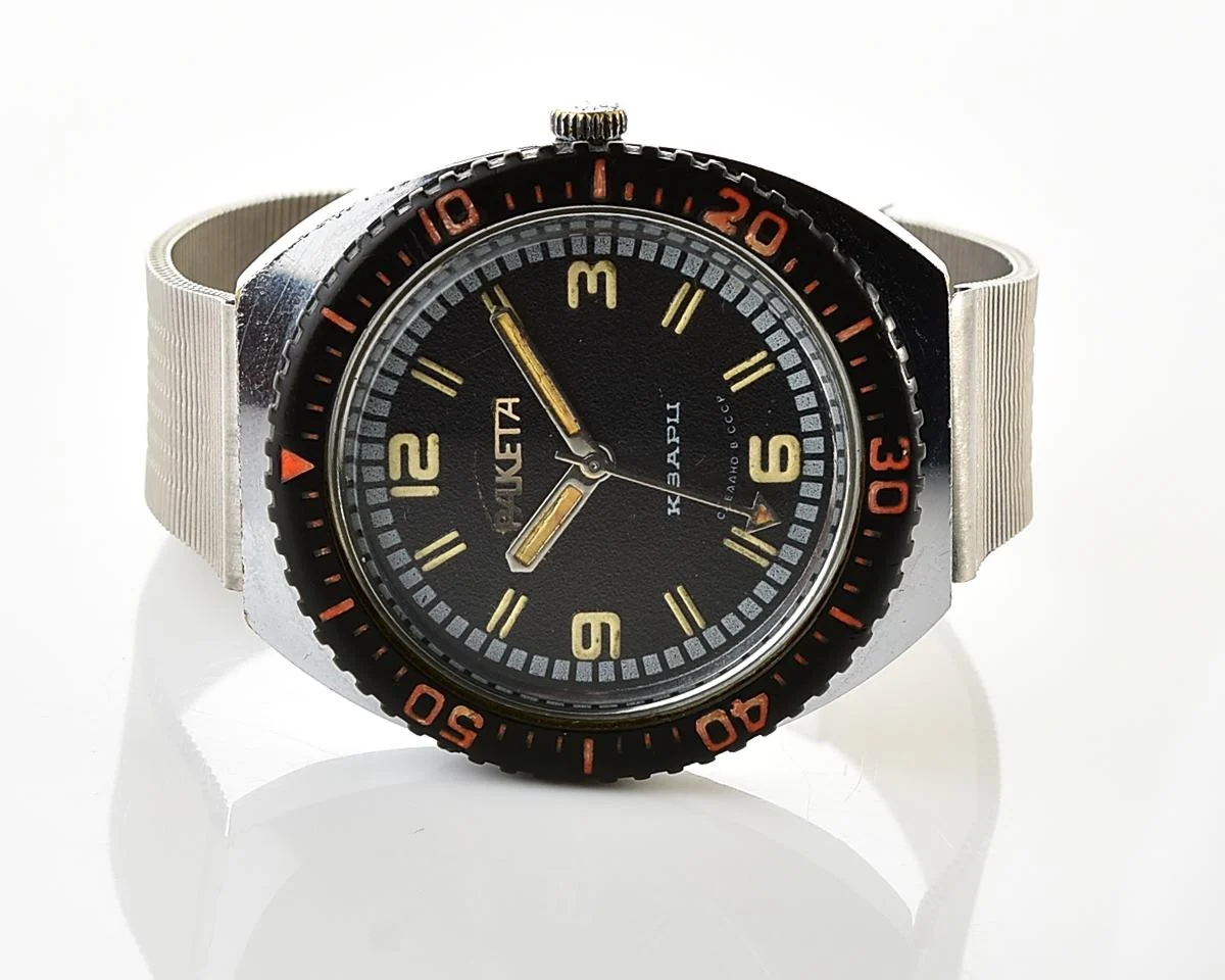 Vintage Soviet Raketa quartz watch with rotating bezel & Raketa branded steel bracelet!