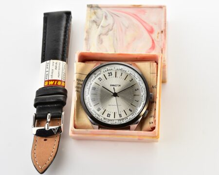 TIME CAPSULE: Vintage mechanical Raketa watch with 24 hours dial – new old stock(NOS)!