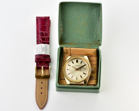 Excellent vintage gold-plated soviet RAKETA wrist watch with box and passport!