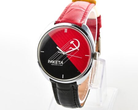 Soviet RAKETA vintage mechanical watch - CCCP hammer & sickle!