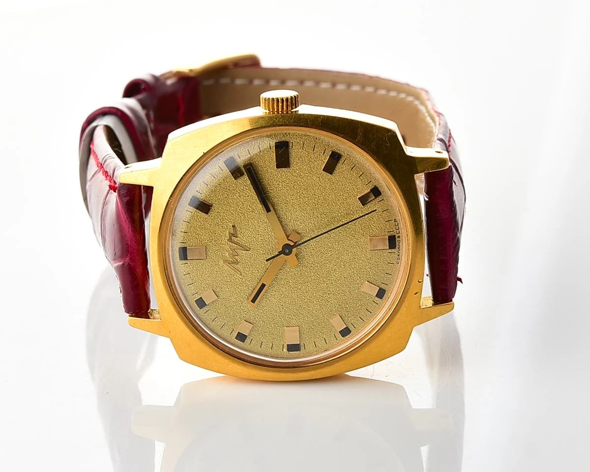 Rare Soviet vintage watch Luch with electro-mechanical hybrid 3045 movement!