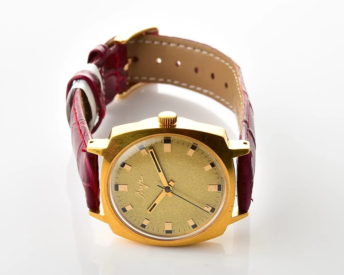 Rare Soviet vintage watch Luch with electro-mechanical hybrid 3045 movement!
