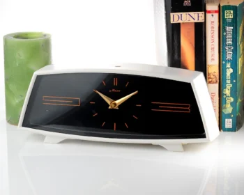 Mayak Soviet mechanical table clock