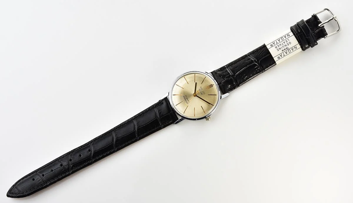 Beautiful Poljot De Luxe watch with vintage Soviet mechanical 2209 movement